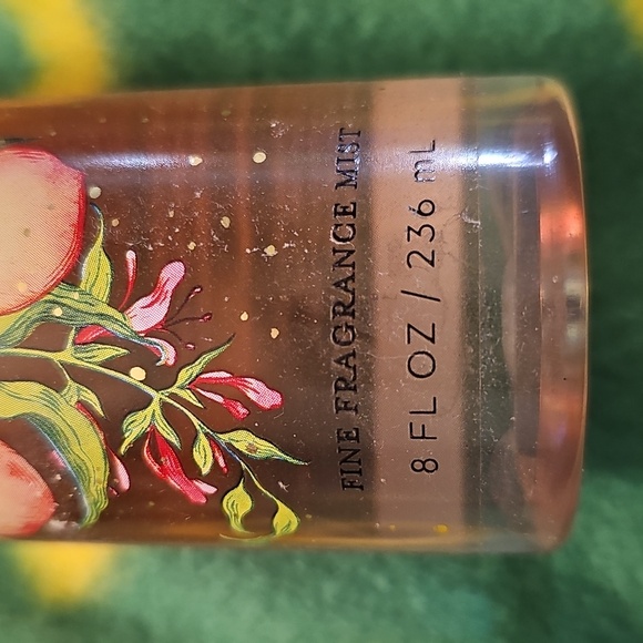 Bath & Body Works Honeysuckle & Peach Spritz Fragrance Mist NWT - Picture 3 of 5